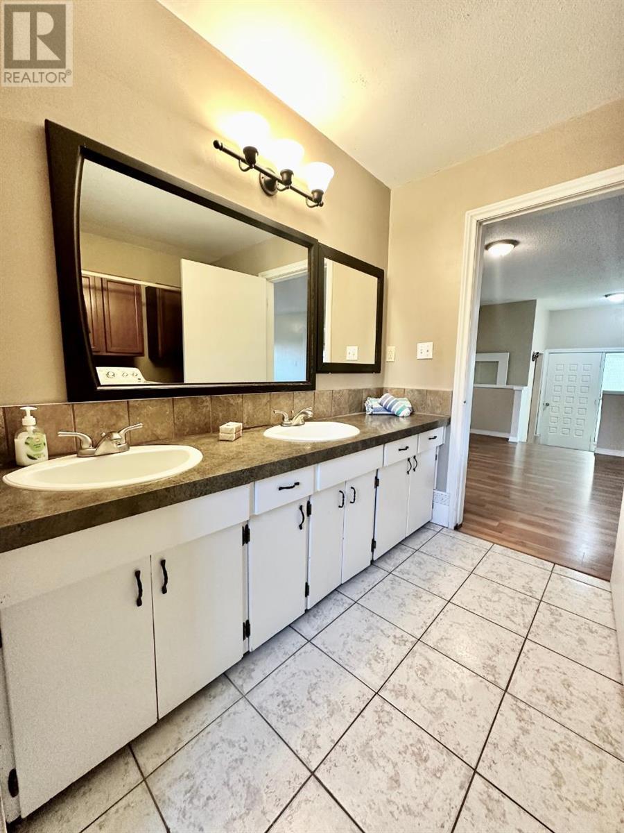 4923 RYEGRASS Road