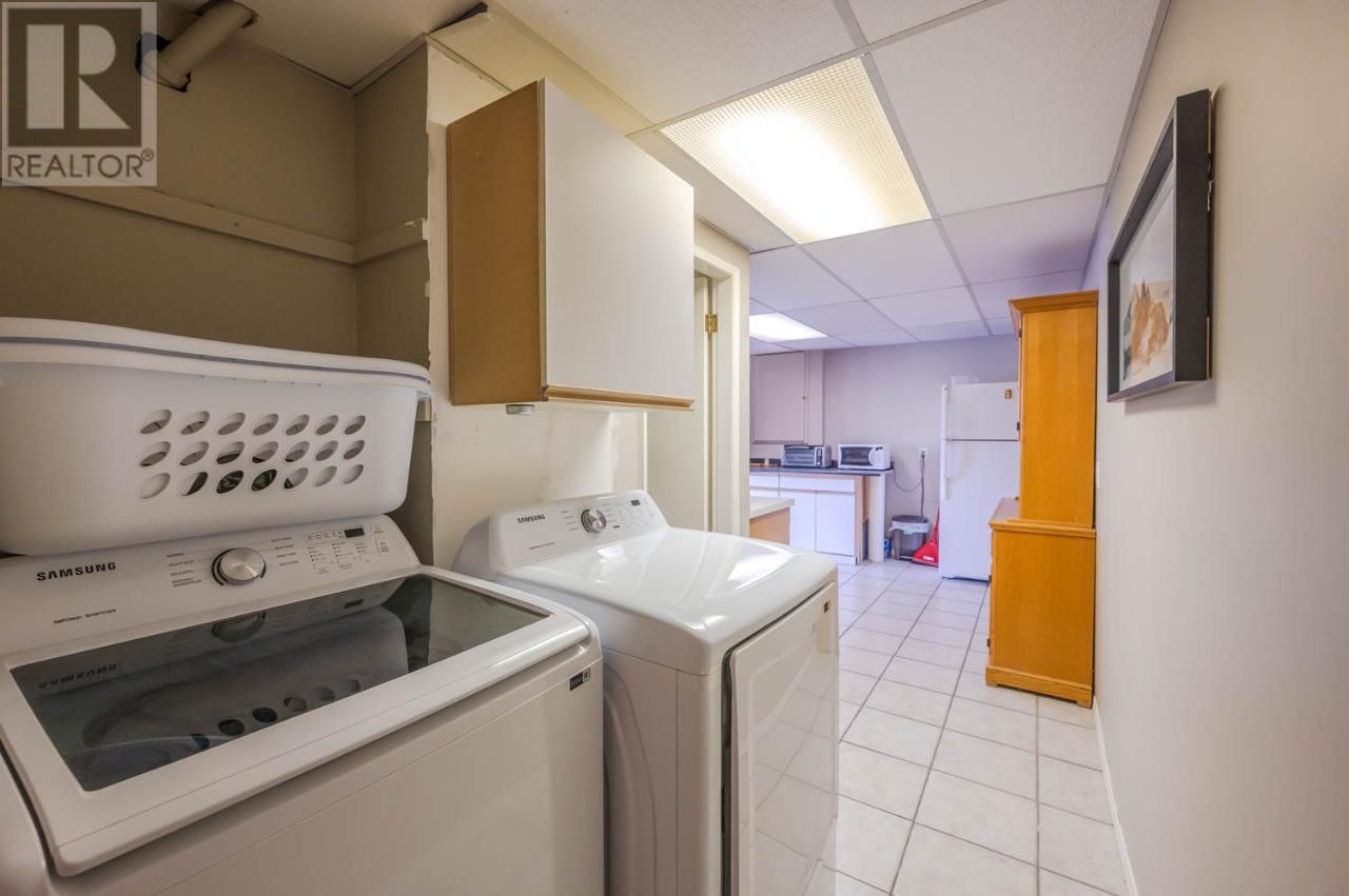 551 PINEVIEW Drive
