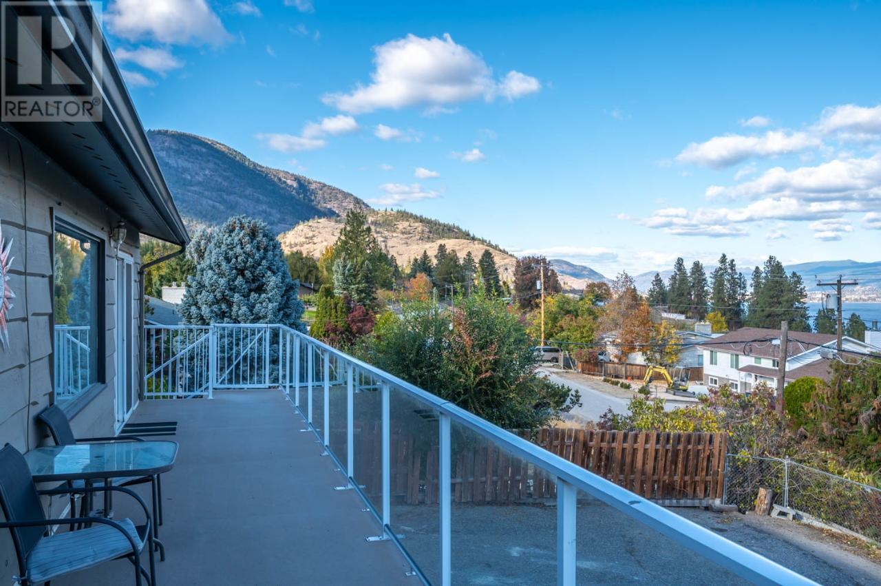 551 PINEVIEW Drive