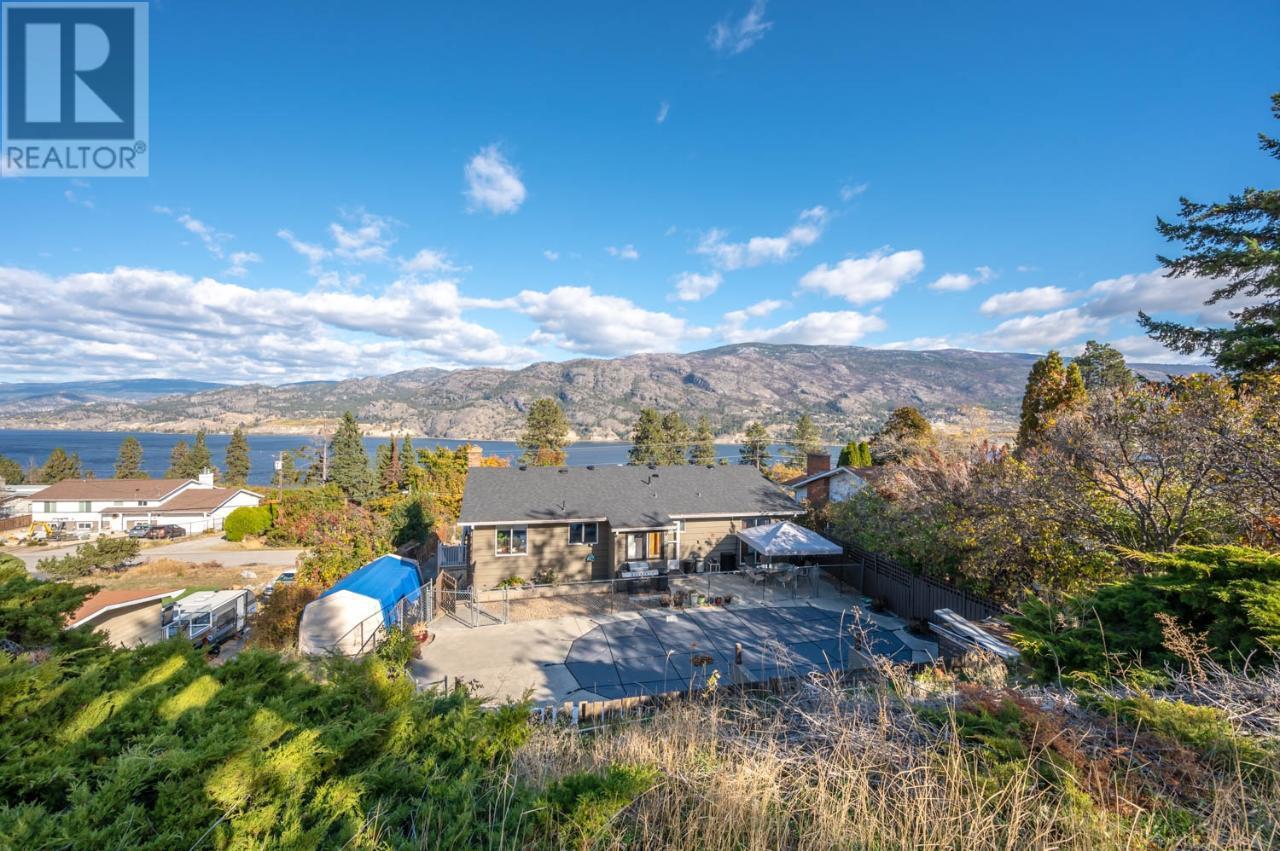 551 PINEVIEW Drive