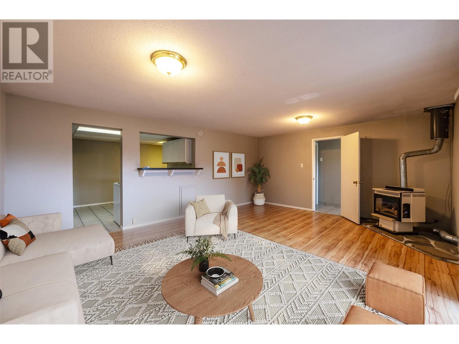 551 PINEVIEW Drive