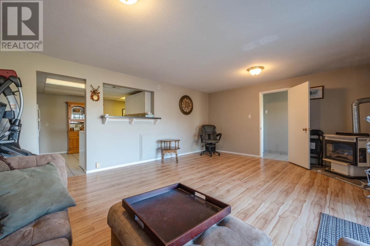 551 PINEVIEW Drive