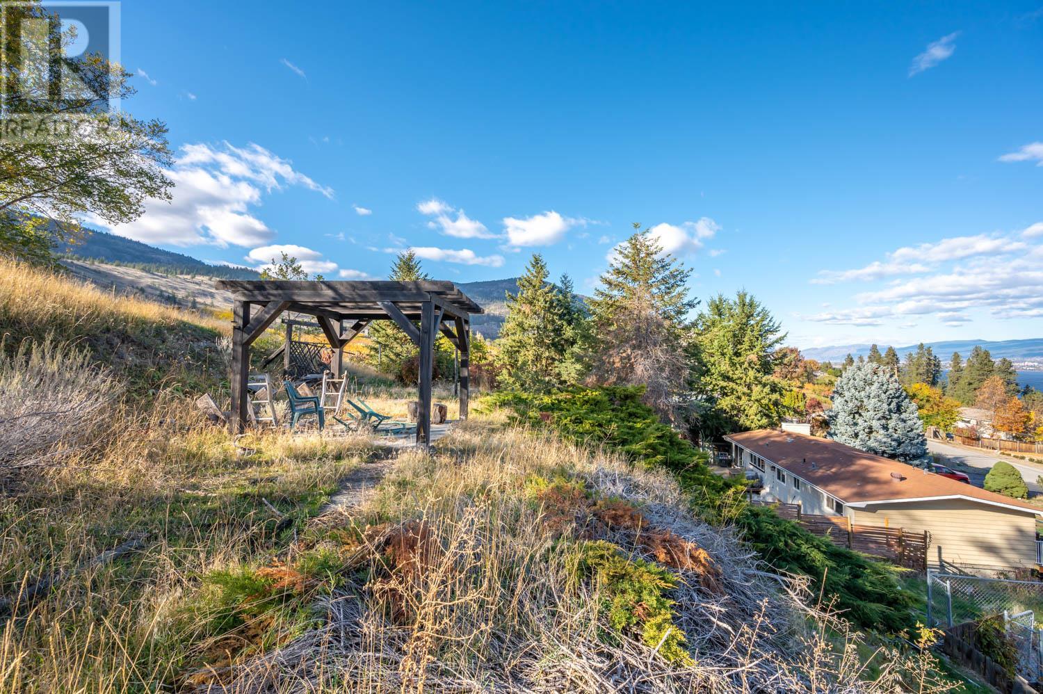 551 PINEVIEW Drive