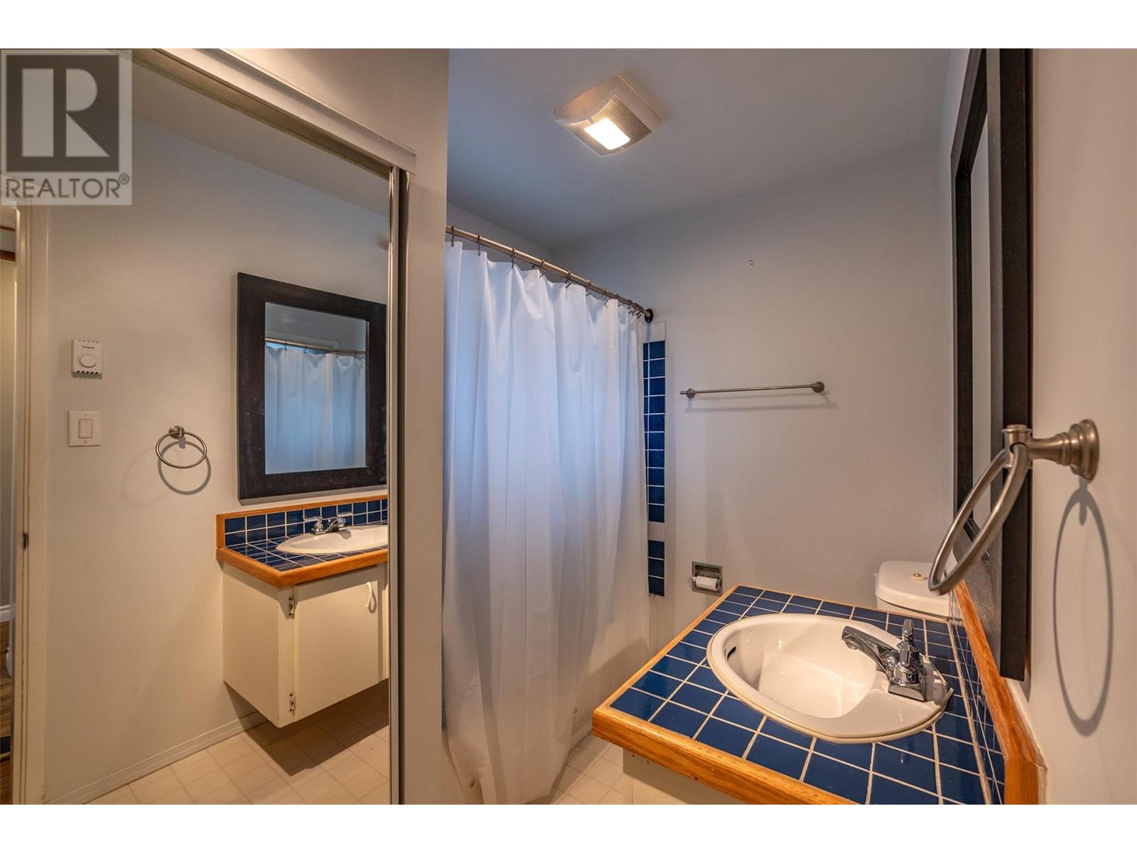 551 PINEVIEW Drive