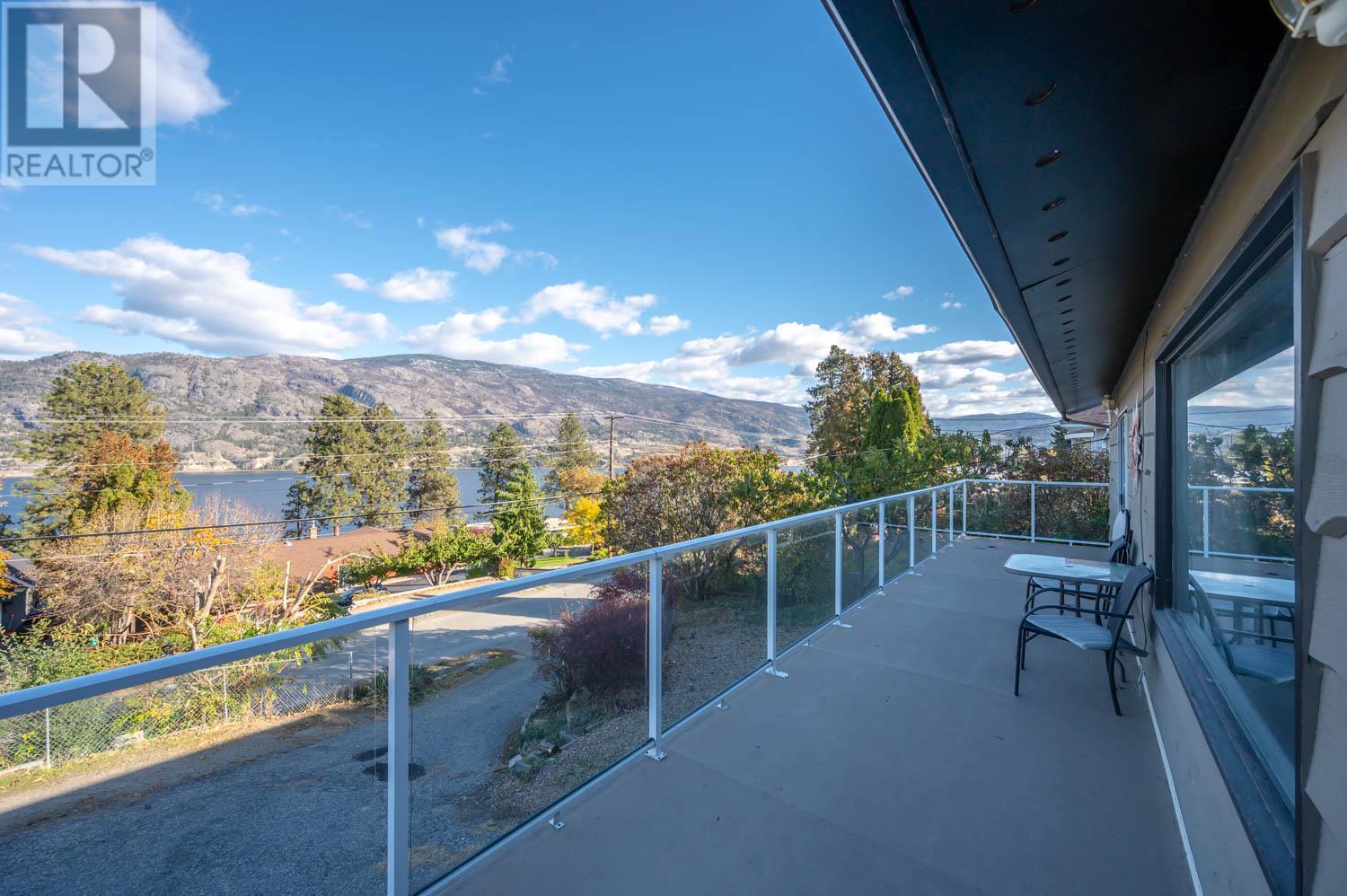 551 PINEVIEW Drive
