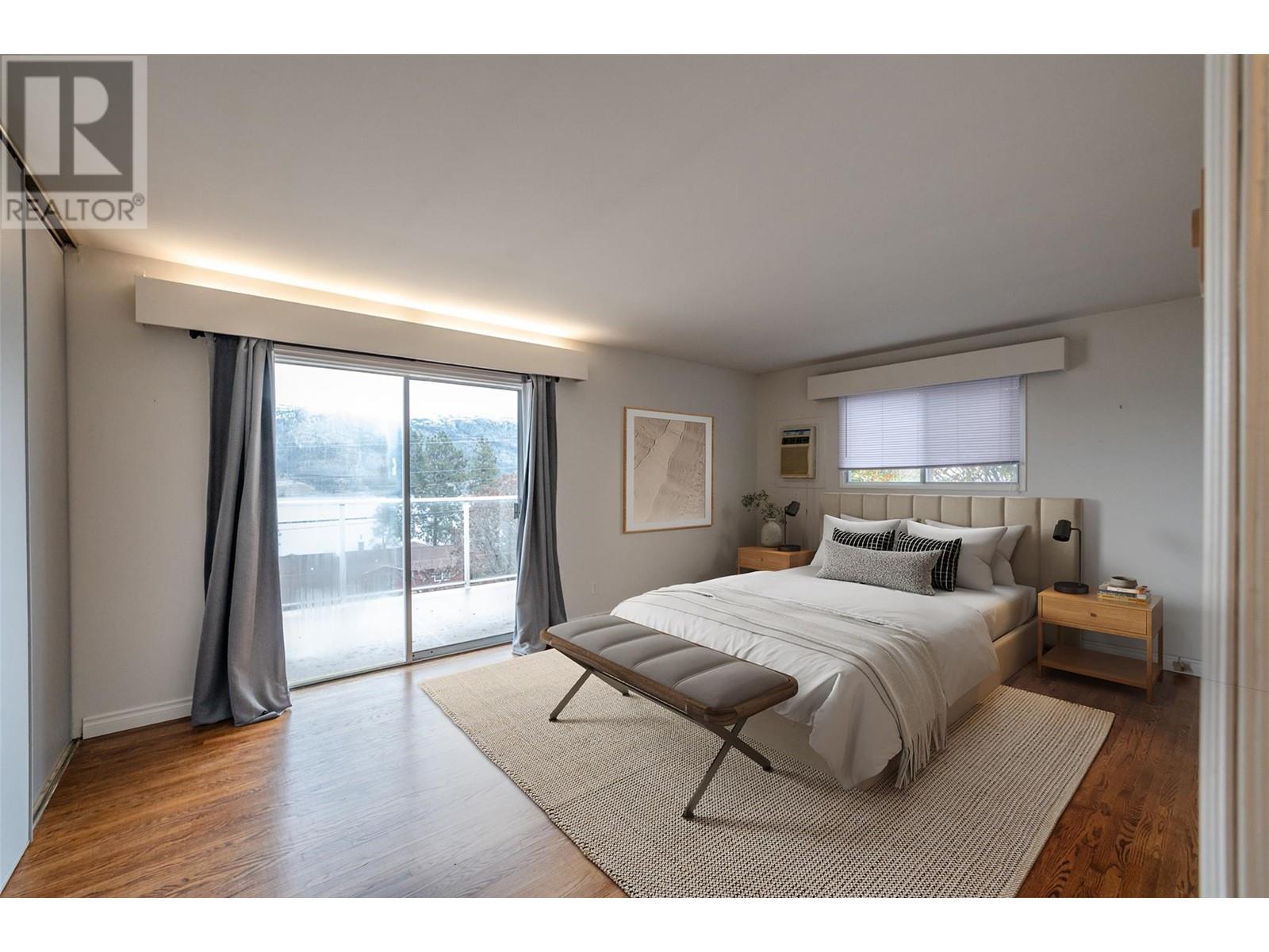 551 PINEVIEW Drive