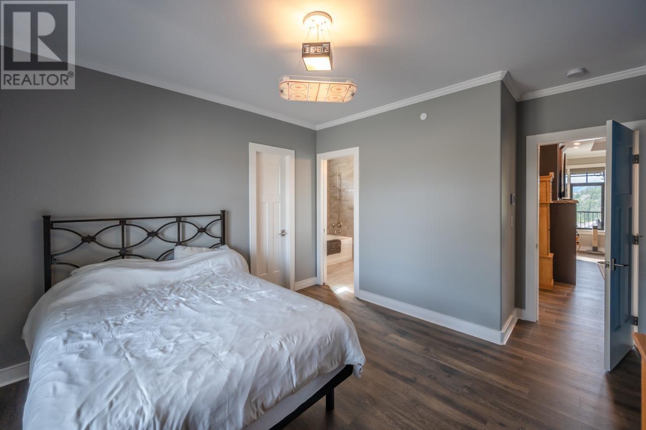 6709 VICTORIA Road Unit# 20, #20