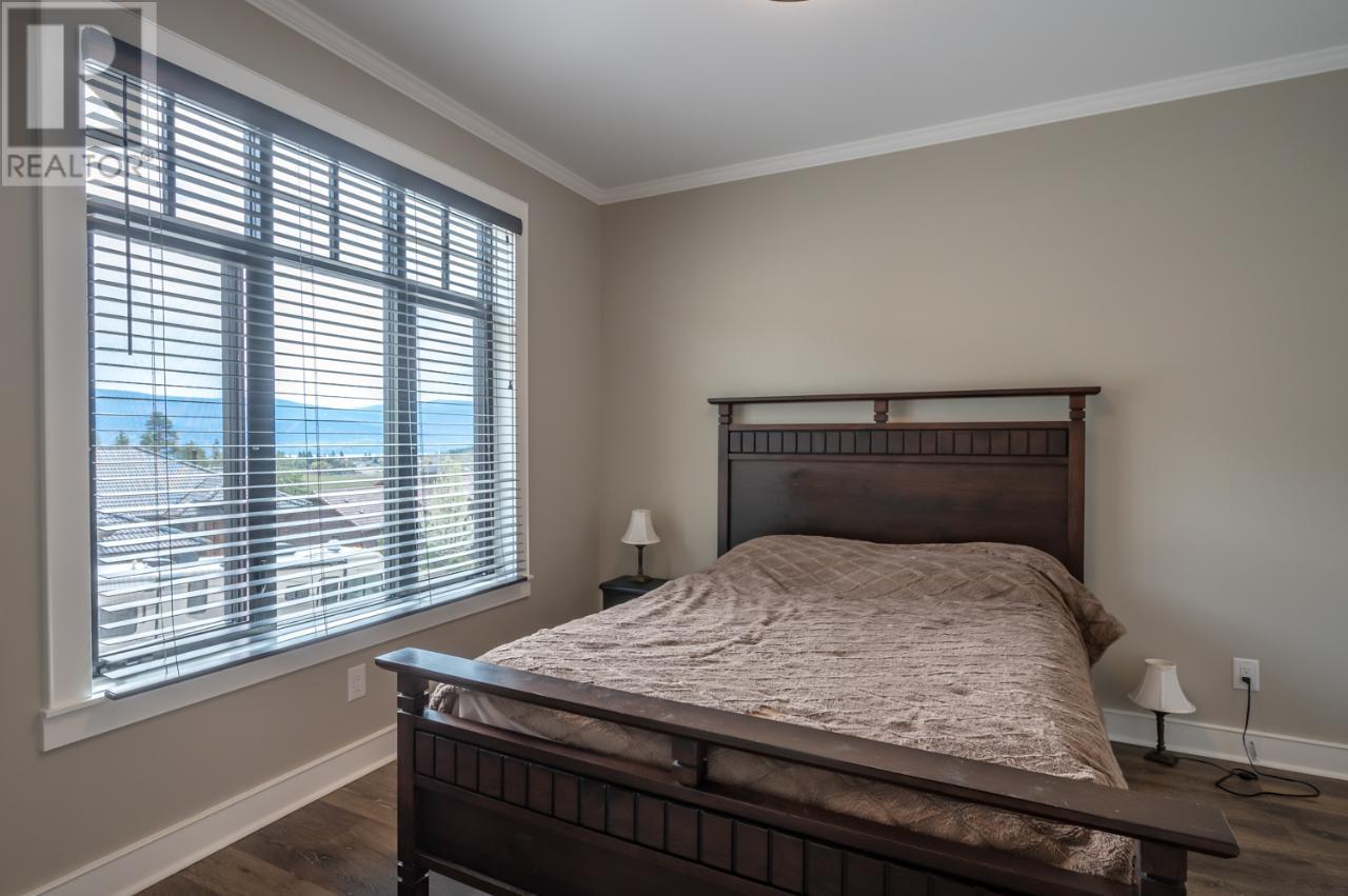 6709 VICTORIA Road Unit# 20, #20