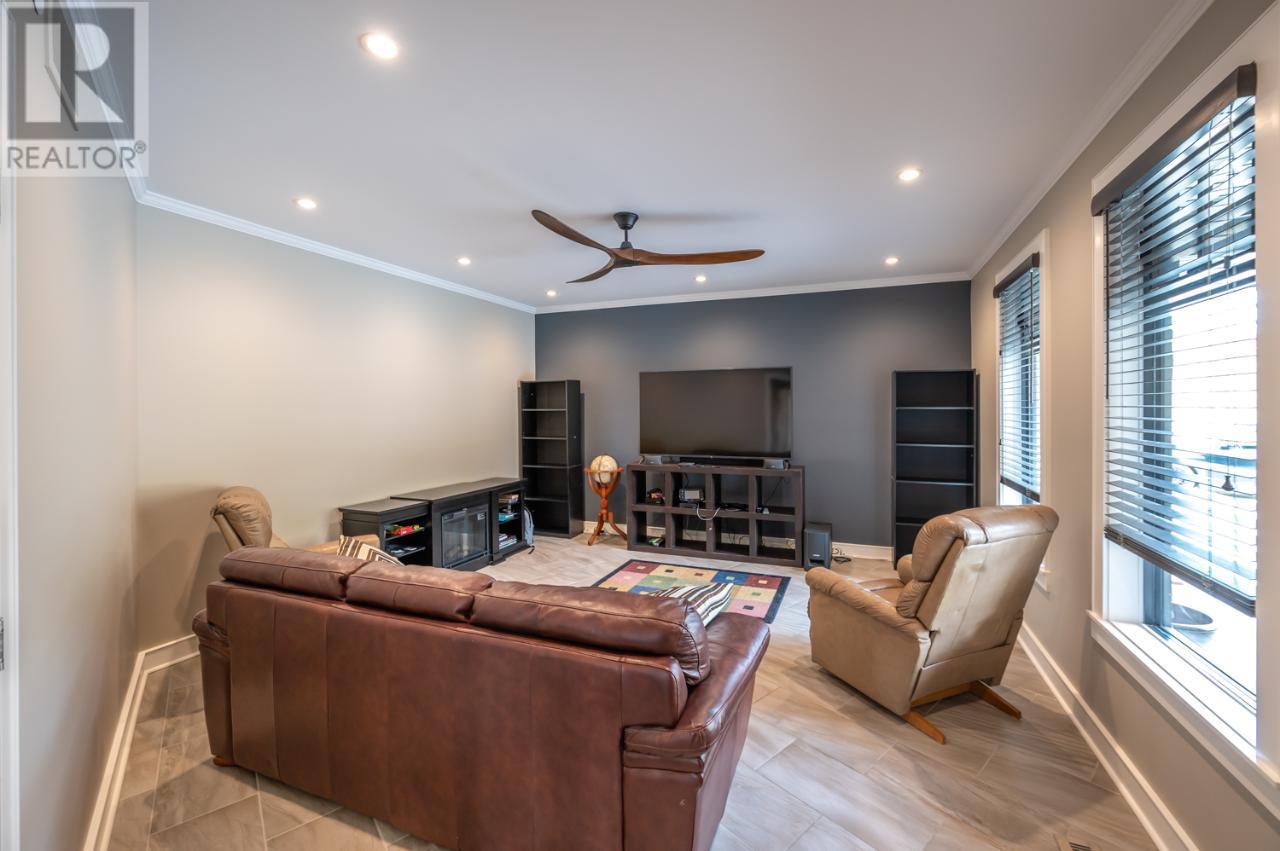 6709 VICTORIA Road Unit# 20, #20