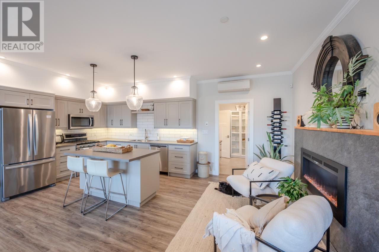 6709 VICTORIA Road Unit# 20, #20