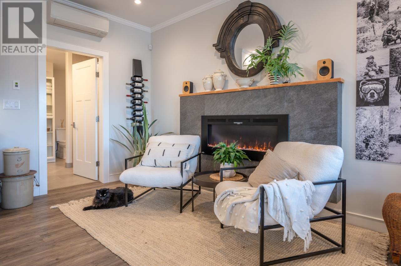 6709 VICTORIA Road Unit# 20, #20
