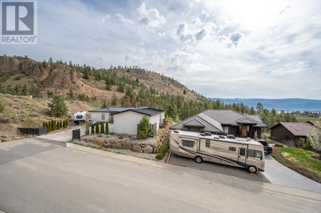 6709 VICTORIA Road Unit# 20, #20