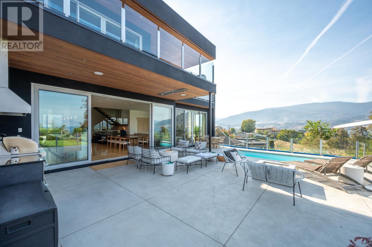 525 VANCOUVER Avenue