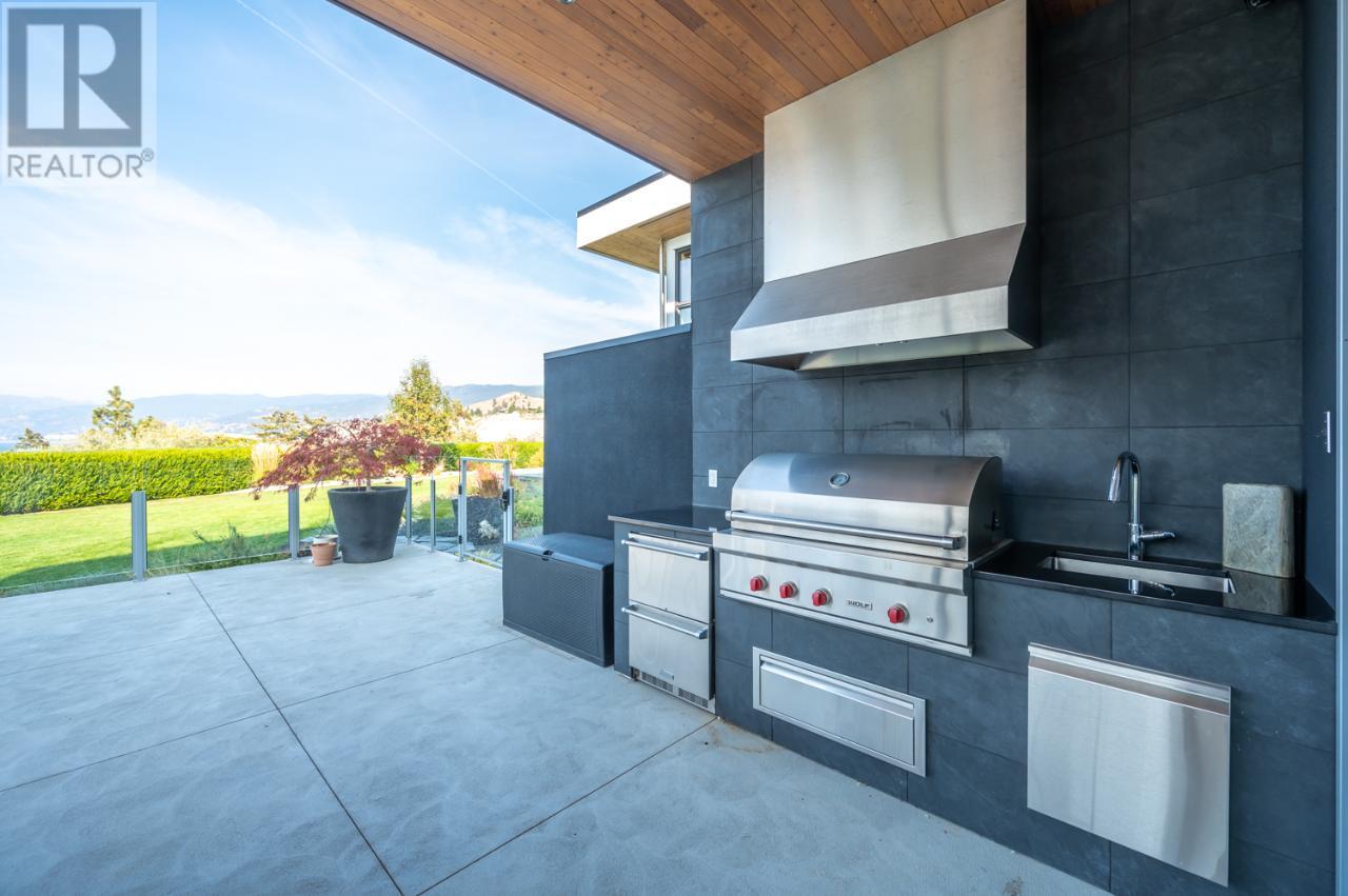 525 VANCOUVER Avenue