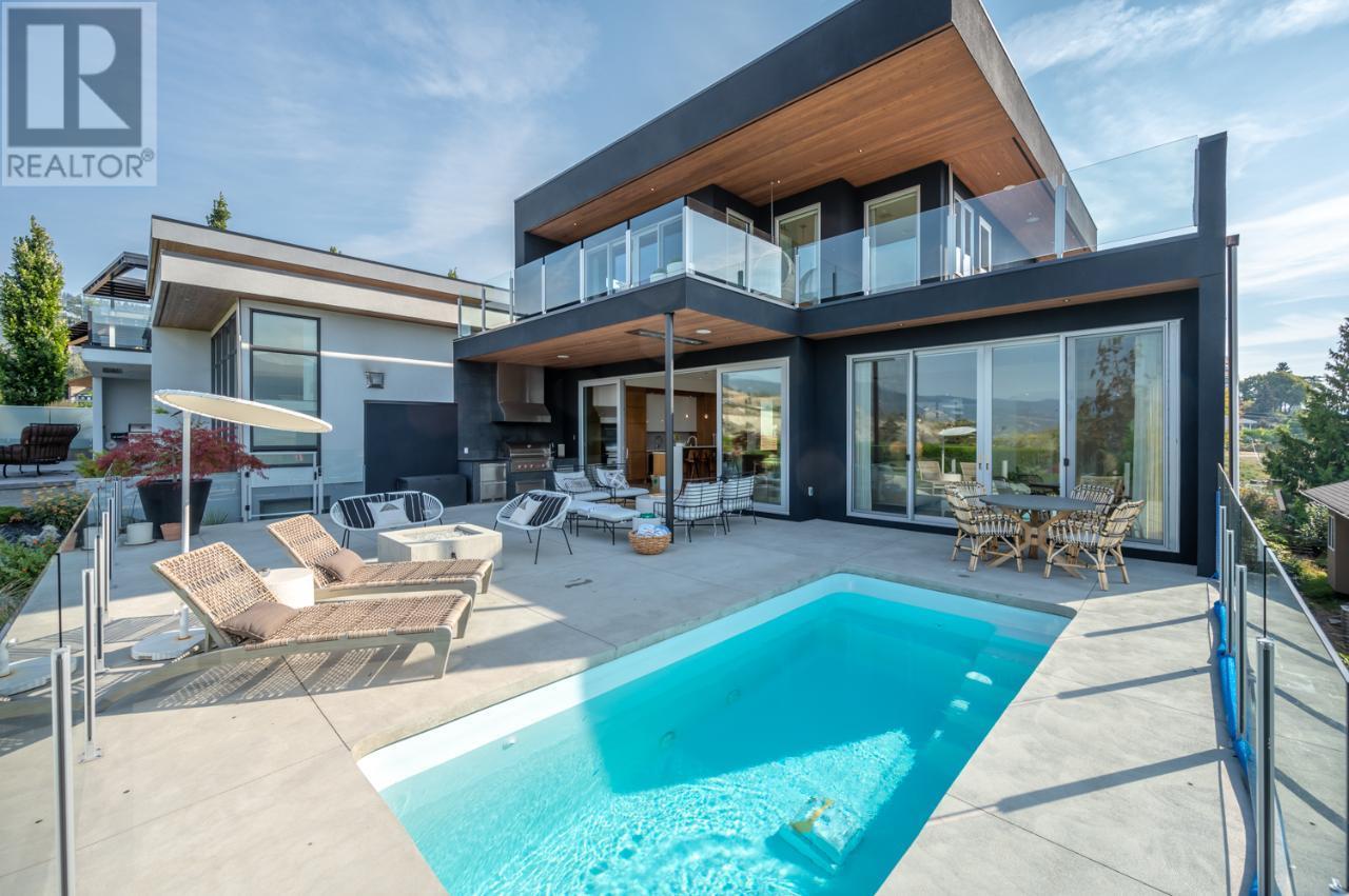 525 VANCOUVER Avenue