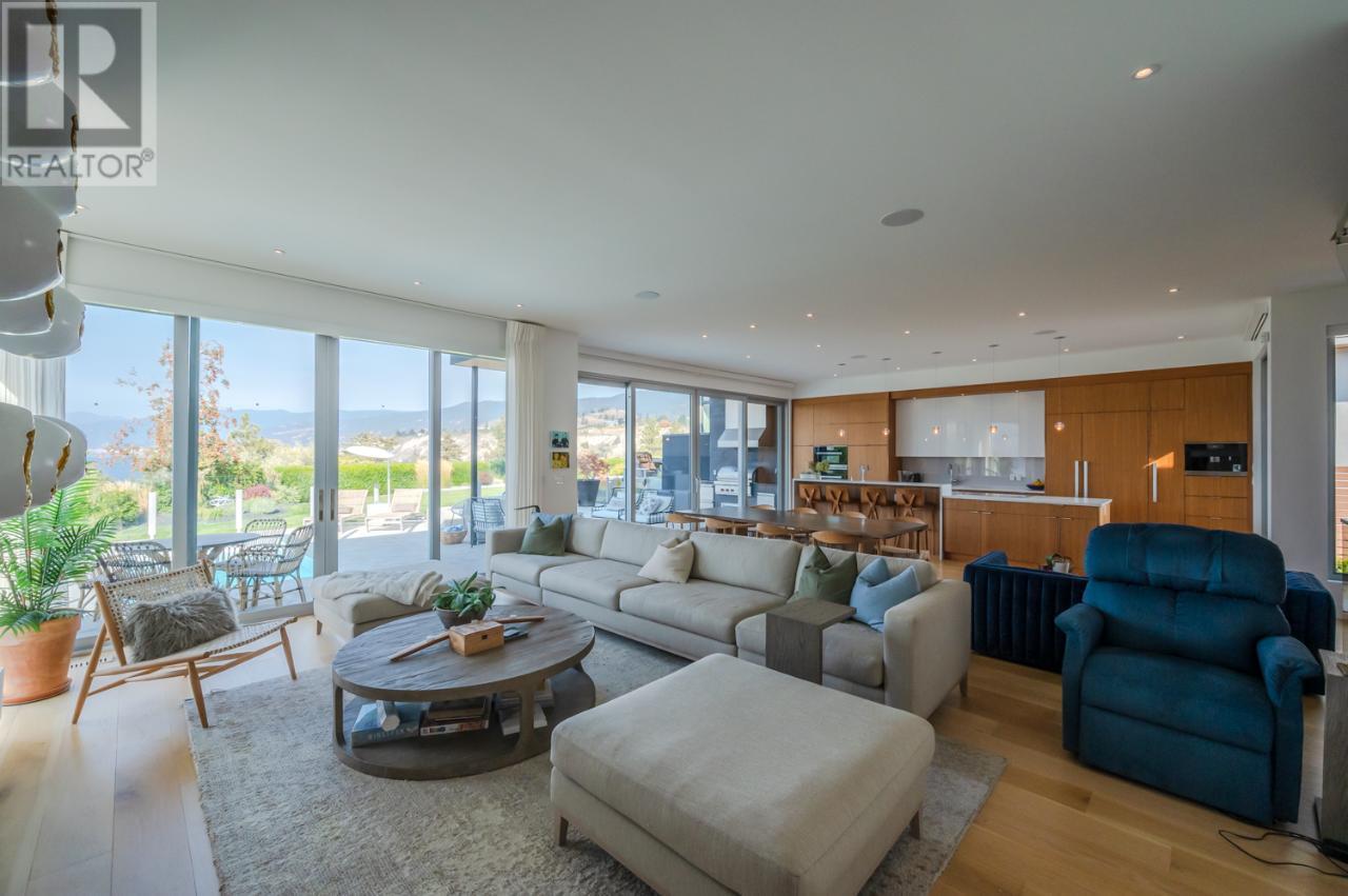 525 VANCOUVER Avenue