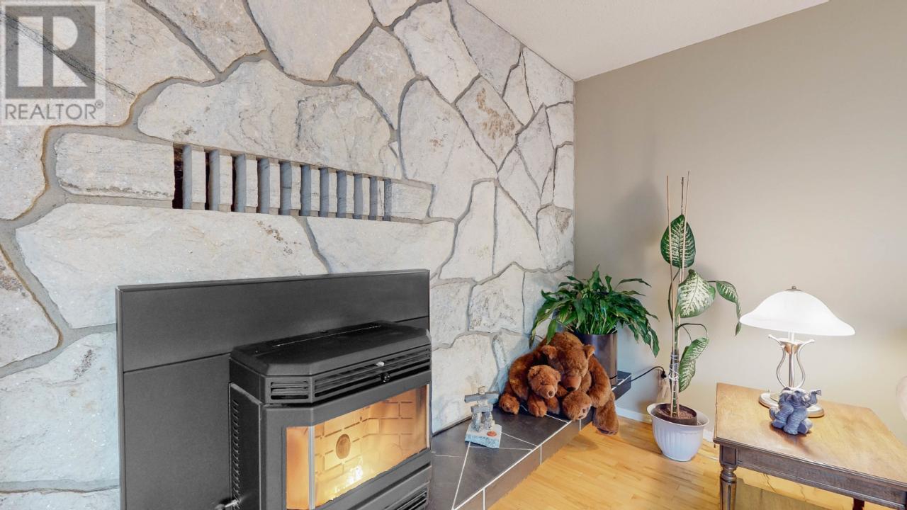933 FAIRVIEW Road