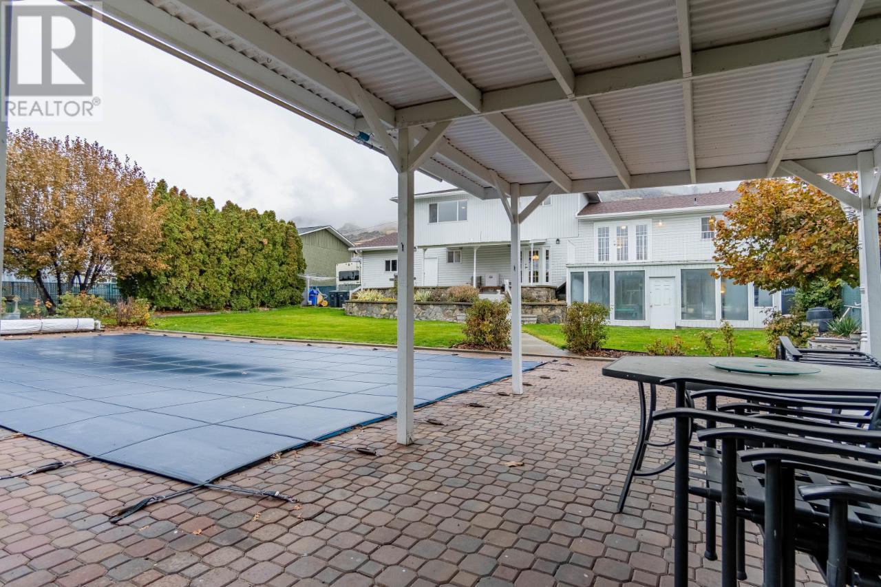 933 FAIRVIEW Road
