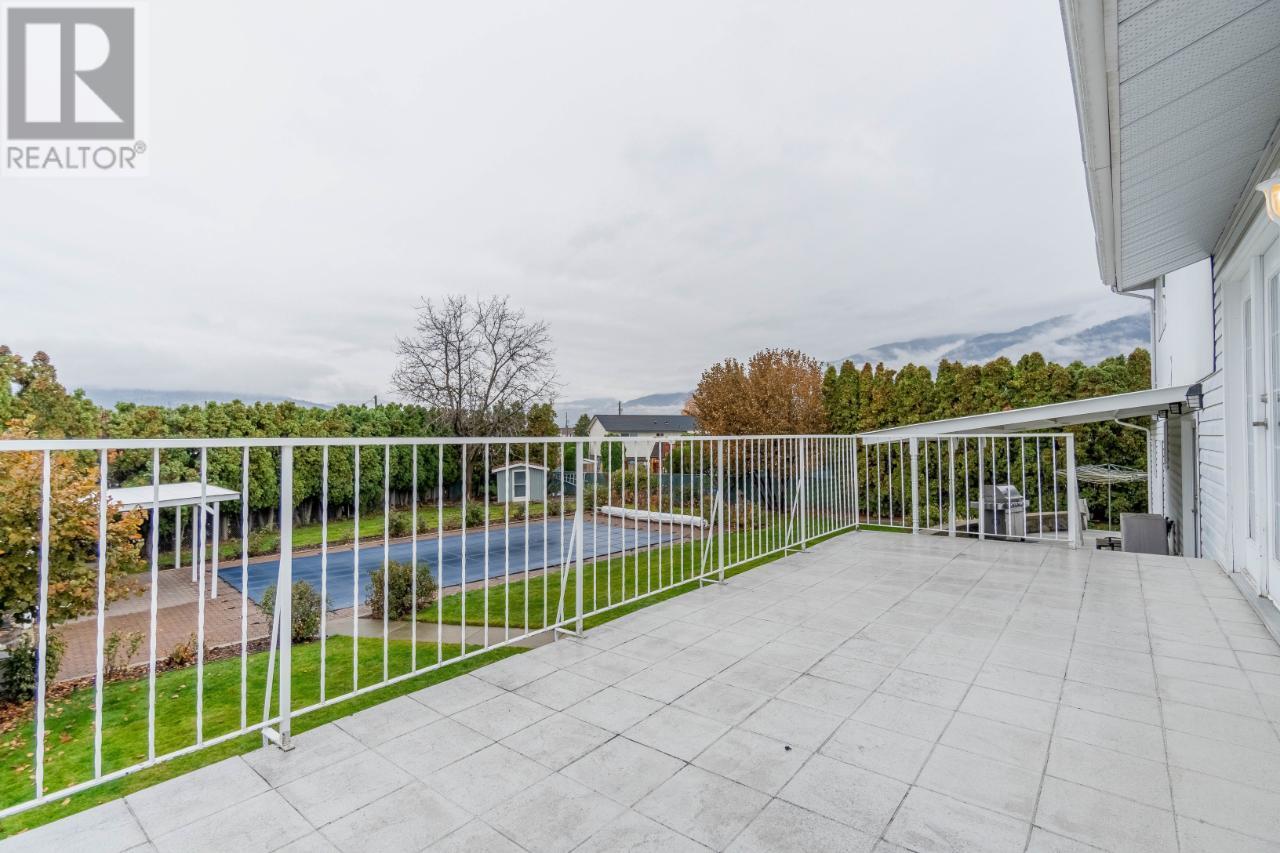 933 FAIRVIEW Road