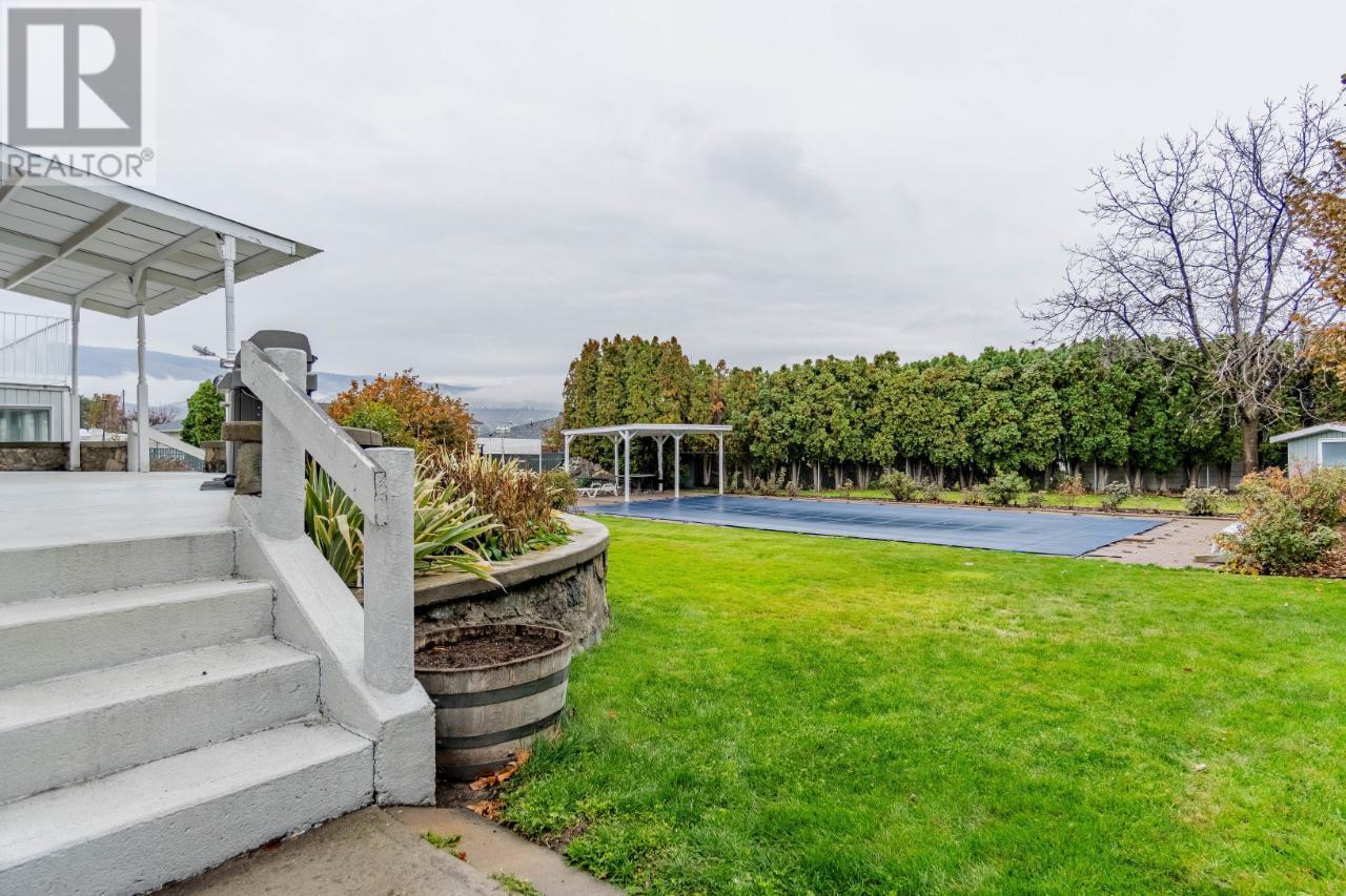933 FAIRVIEW Road