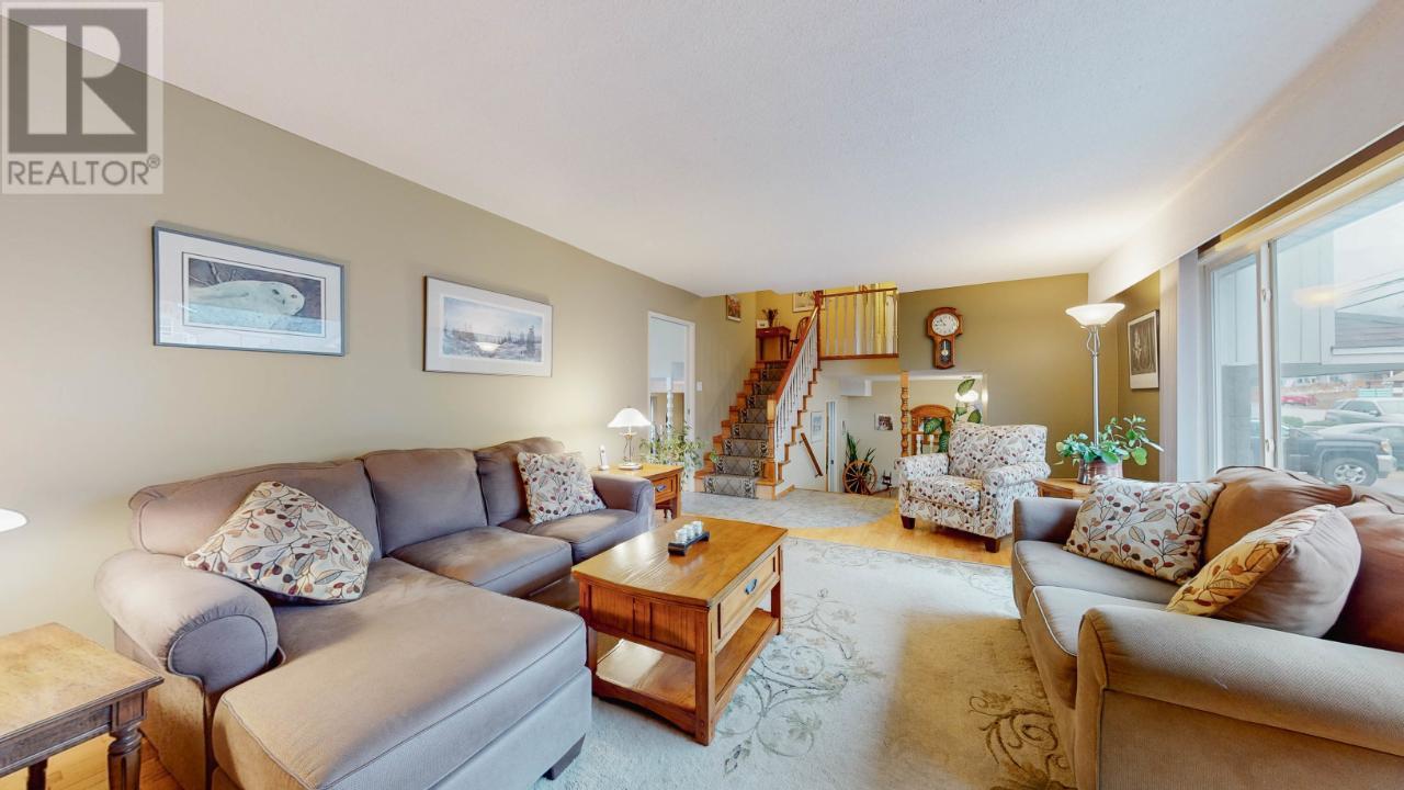 933 FAIRVIEW Road