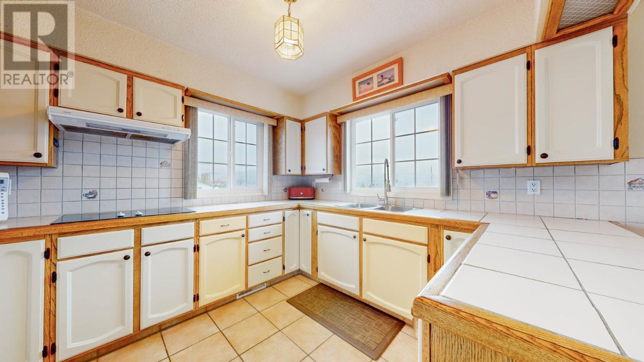 933 FAIRVIEW Road