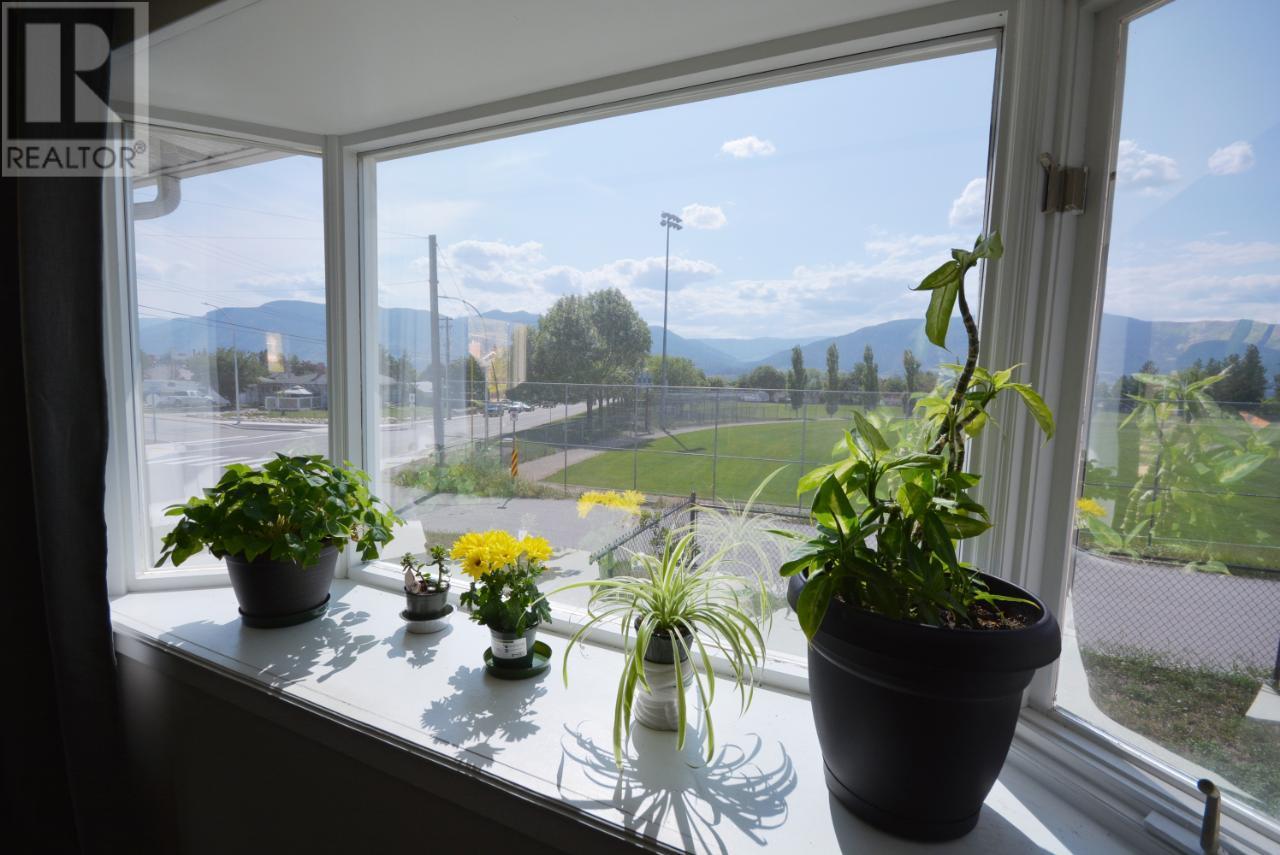 1101 PENTICTON Avenue