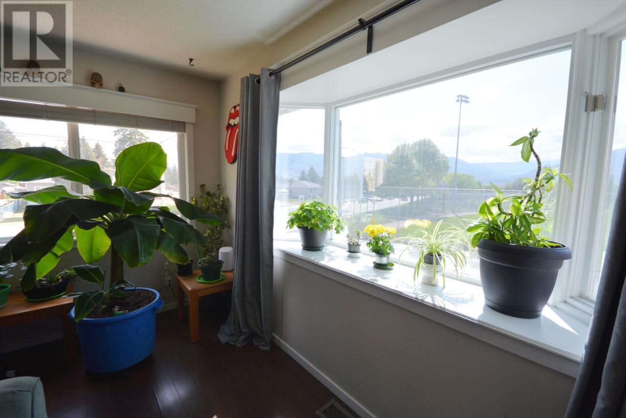 1101 PENTICTON Avenue