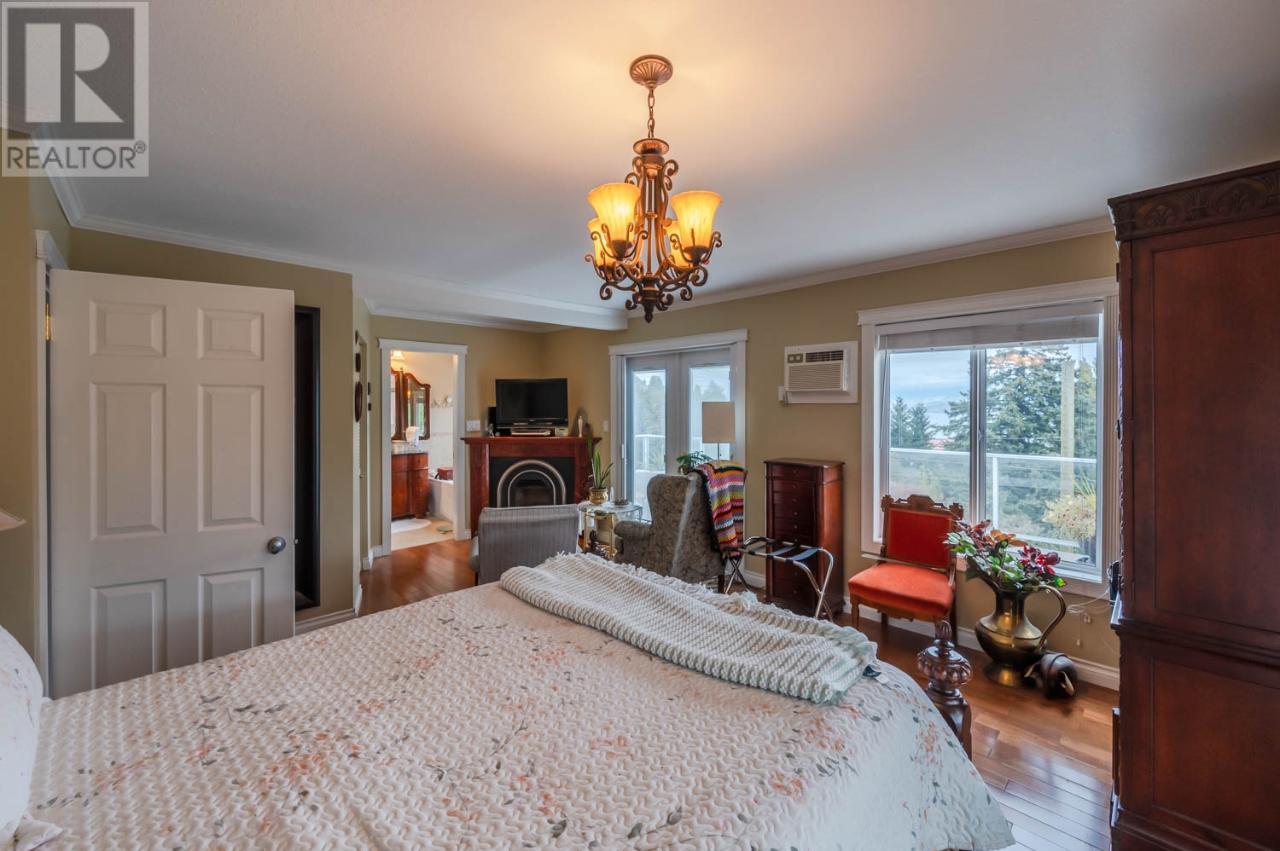 676 PINEVIEW Drive