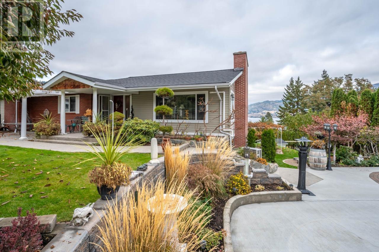 676 PINEVIEW Drive