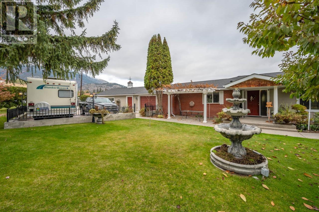 676 PINEVIEW Drive