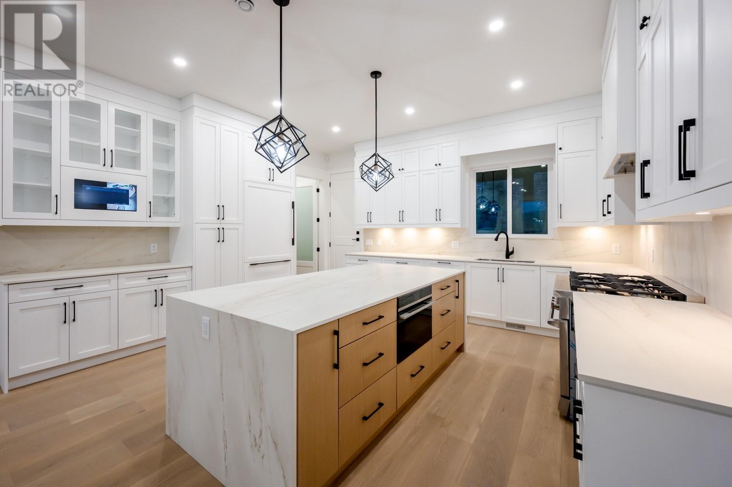 3304 EVERGREEN Drive