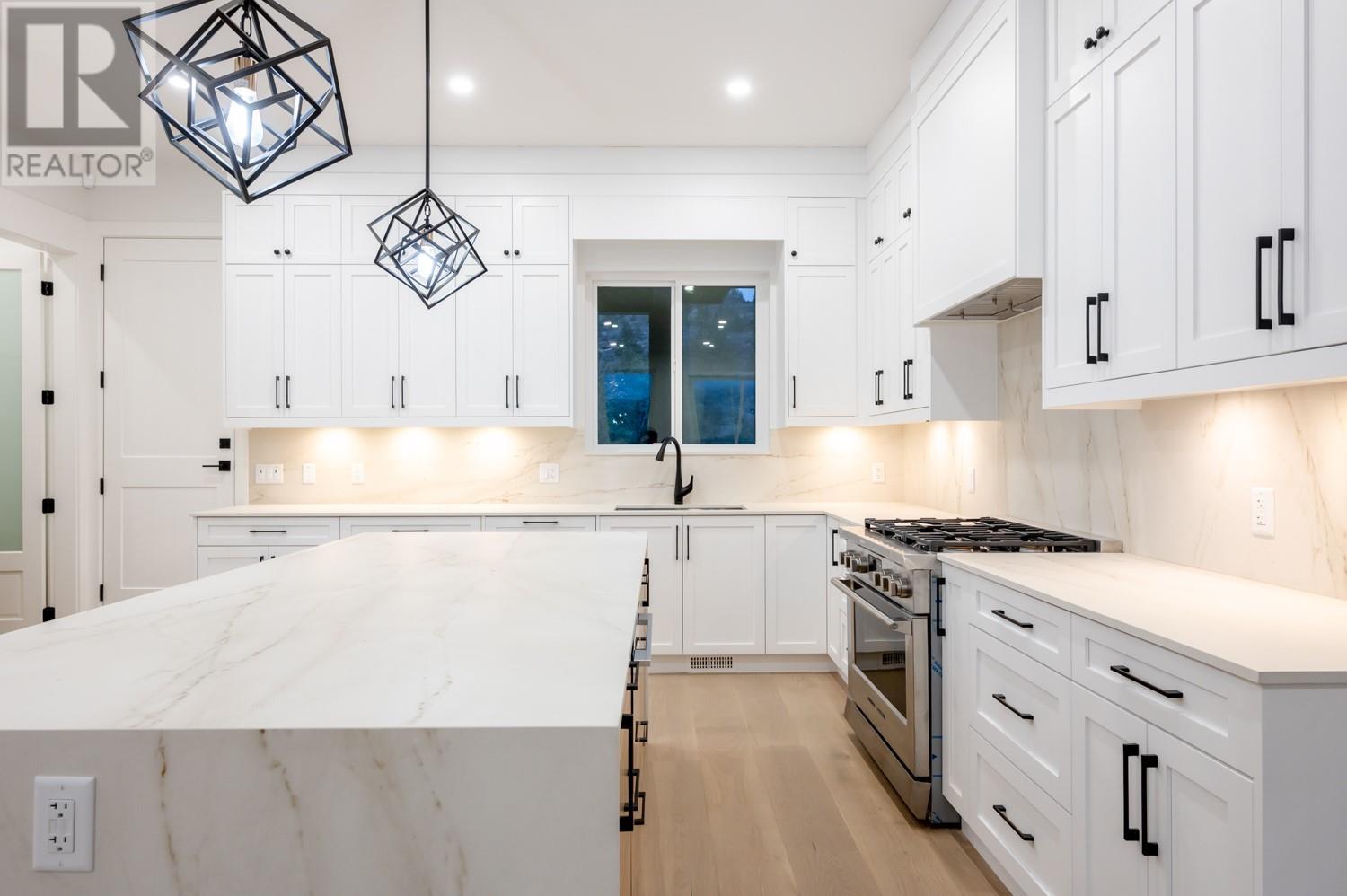 3304 EVERGREEN Drive