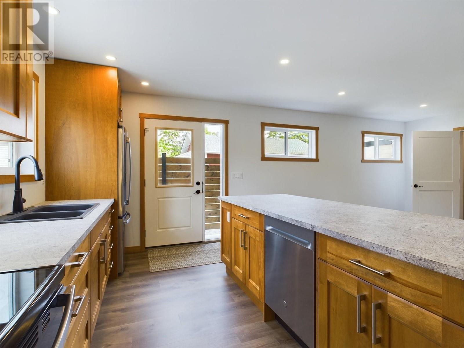 555 EARLE Crescent