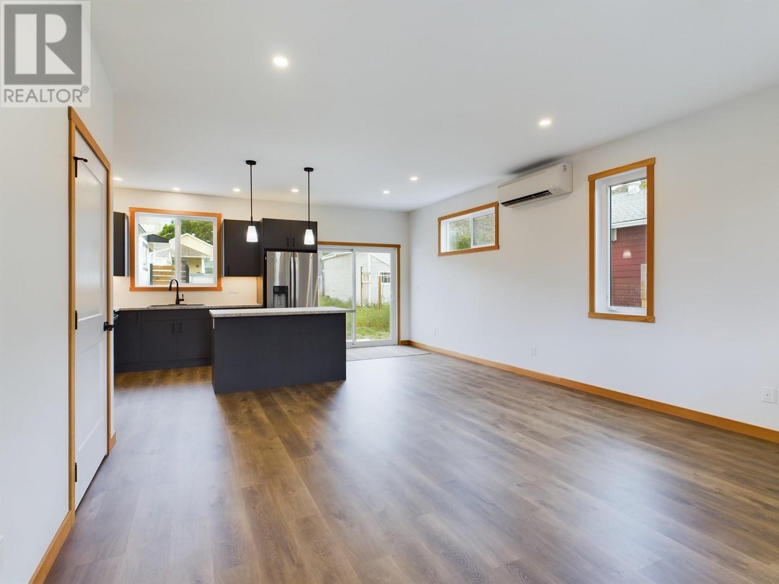 555 EARLE Crescent