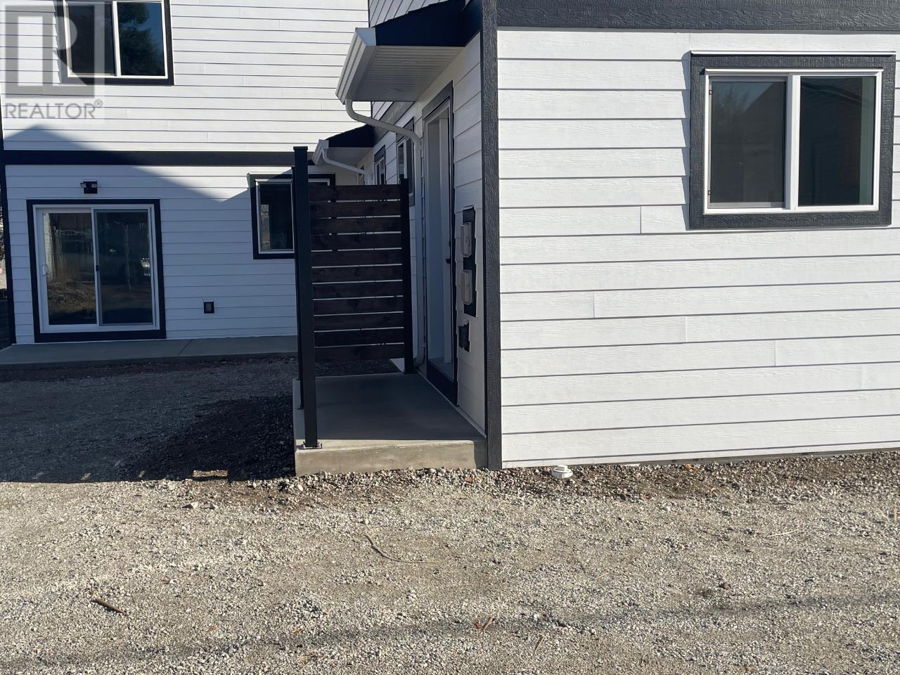 555 EARLE Crescent