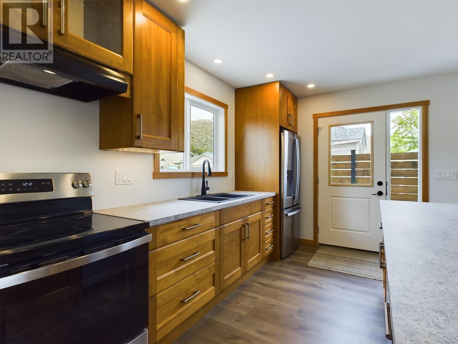 555 EARLE Crescent