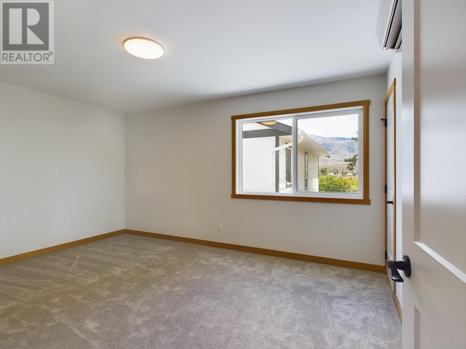 555 EARLE Crescent