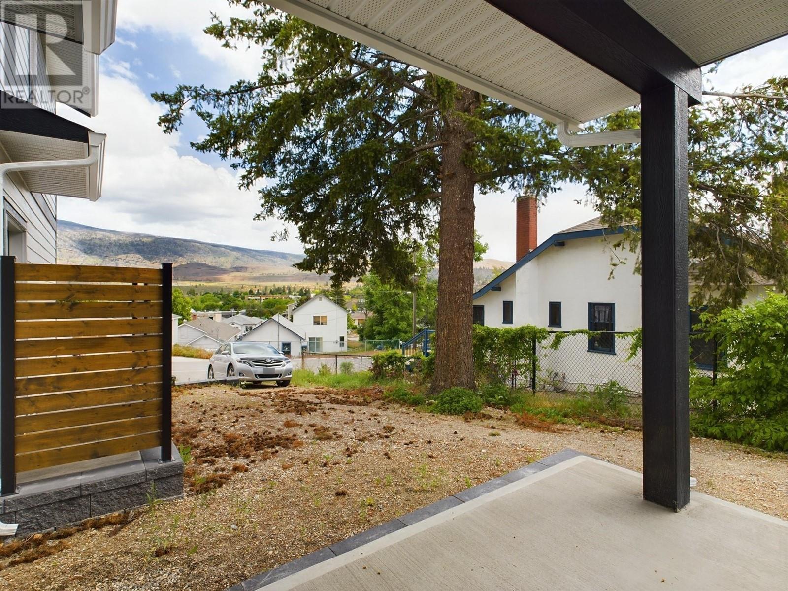 555 EARLE Crescent