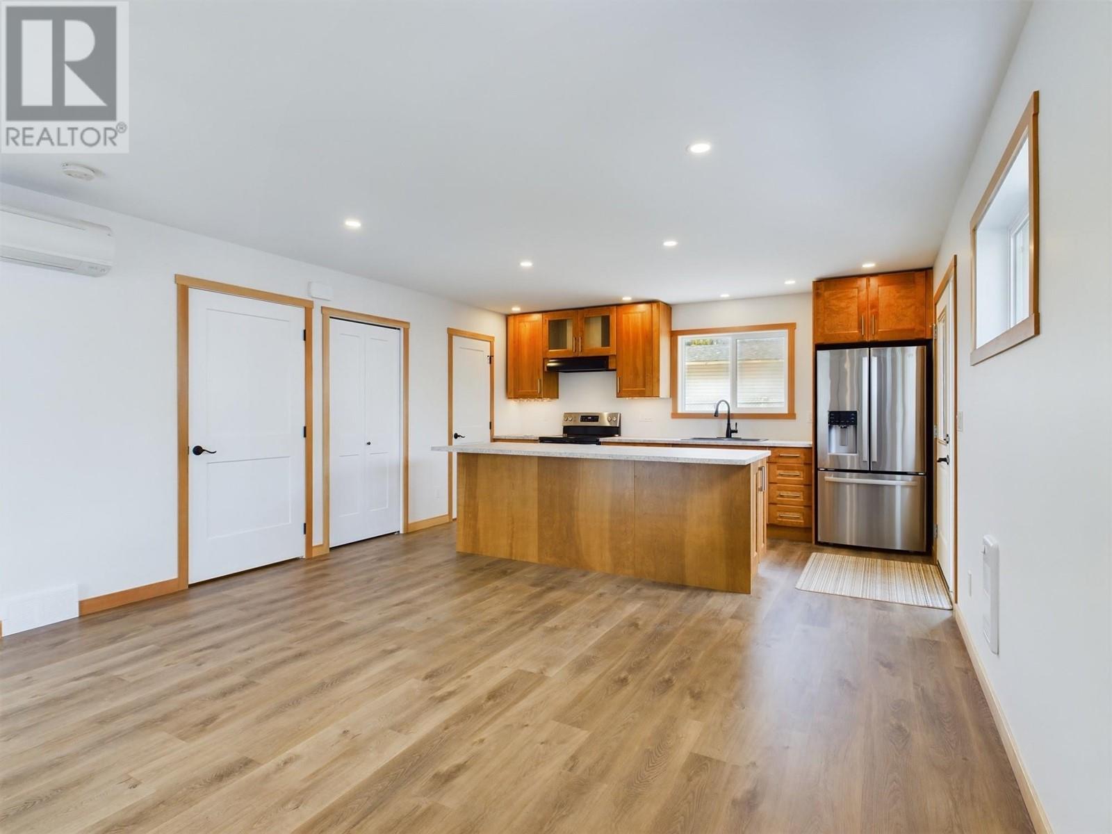 555 EARLE Crescent