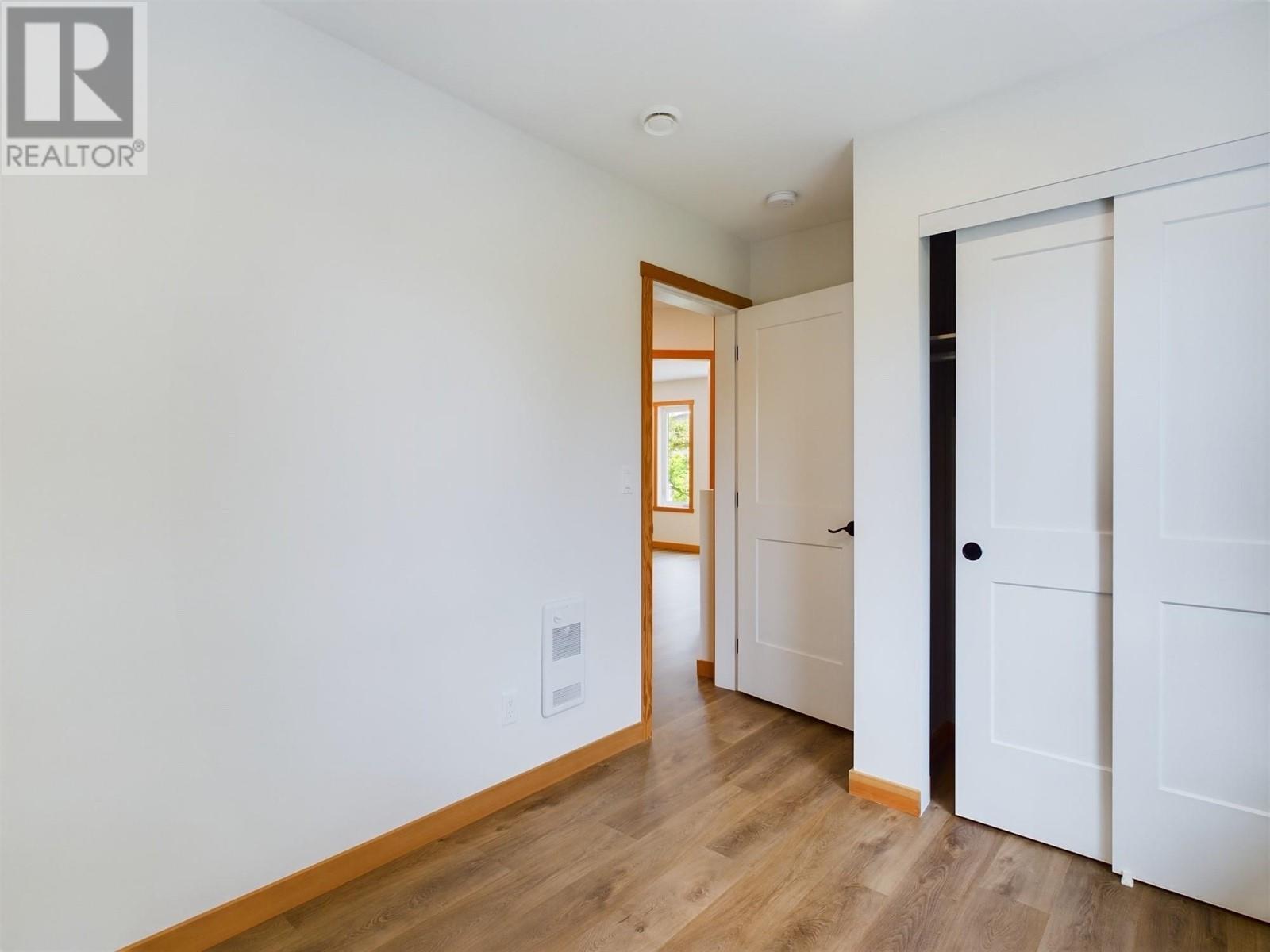 555 EARLE Crescent