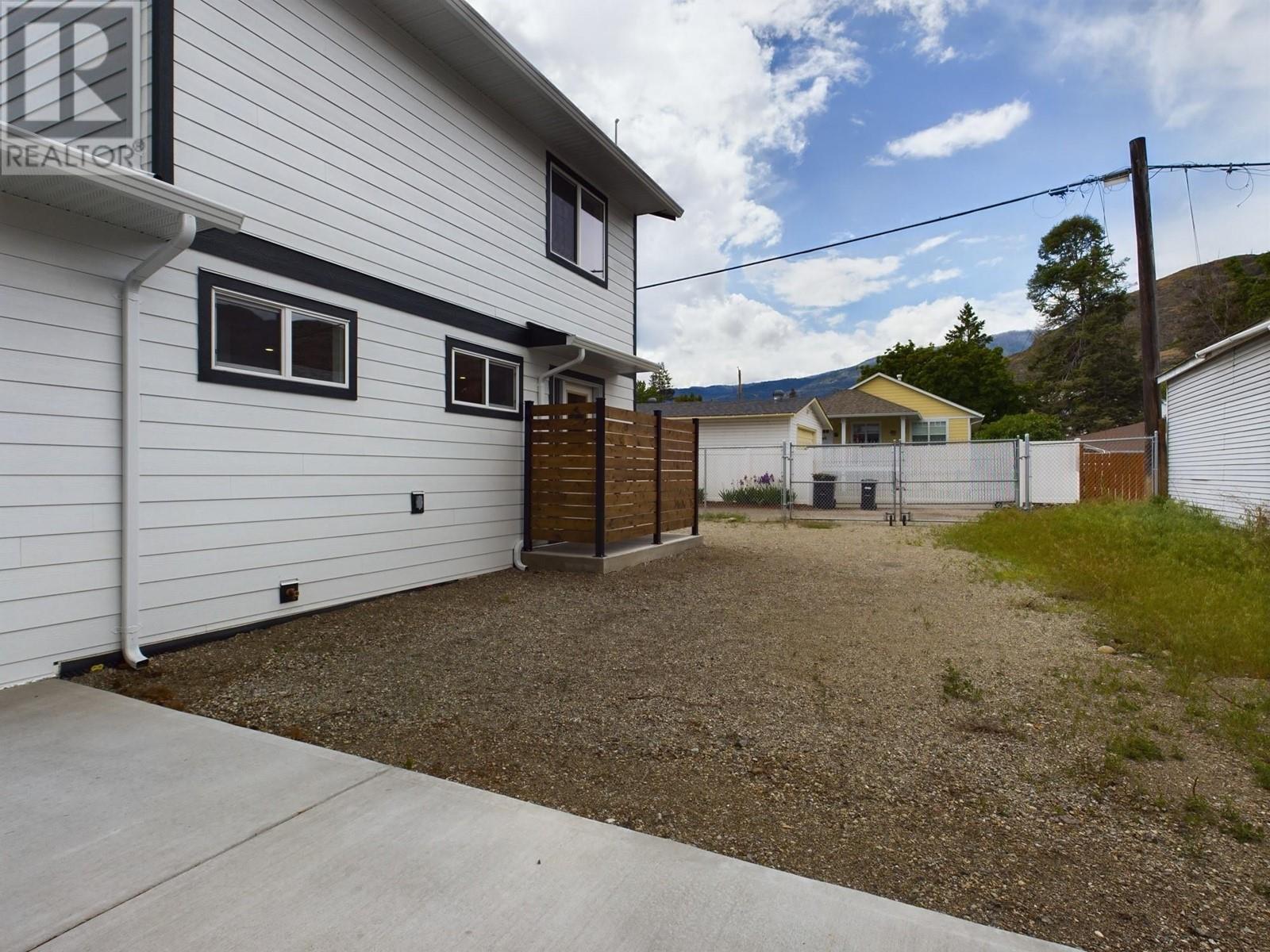 555 EARLE Crescent