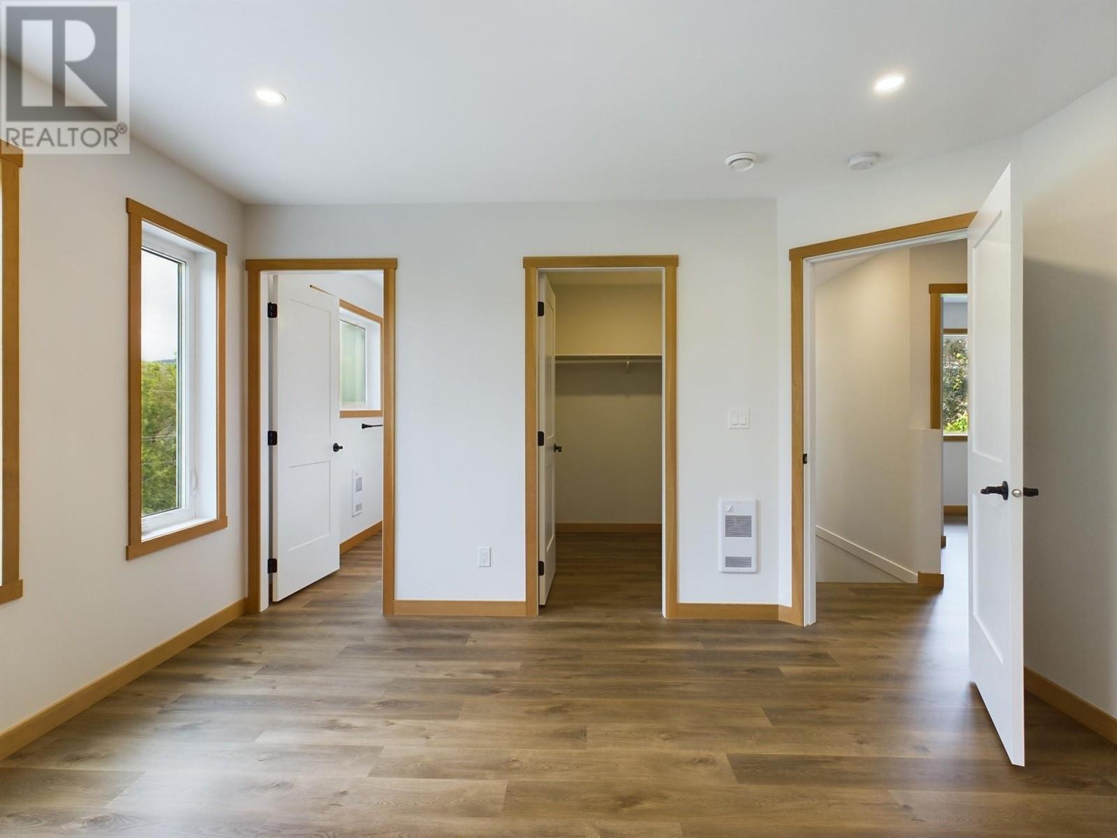 555 EARLE Crescent