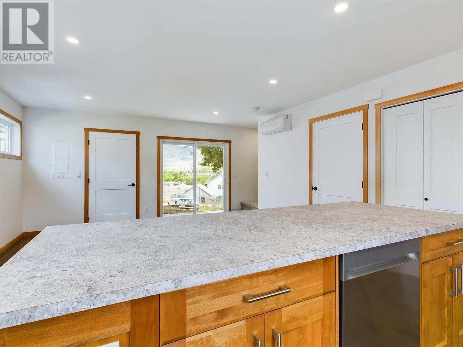 555 EARLE Crescent