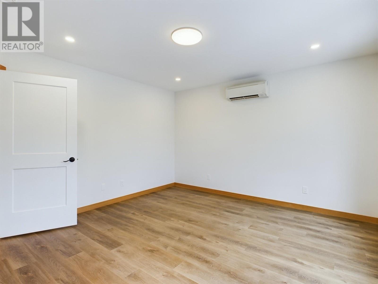 555 EARLE Crescent