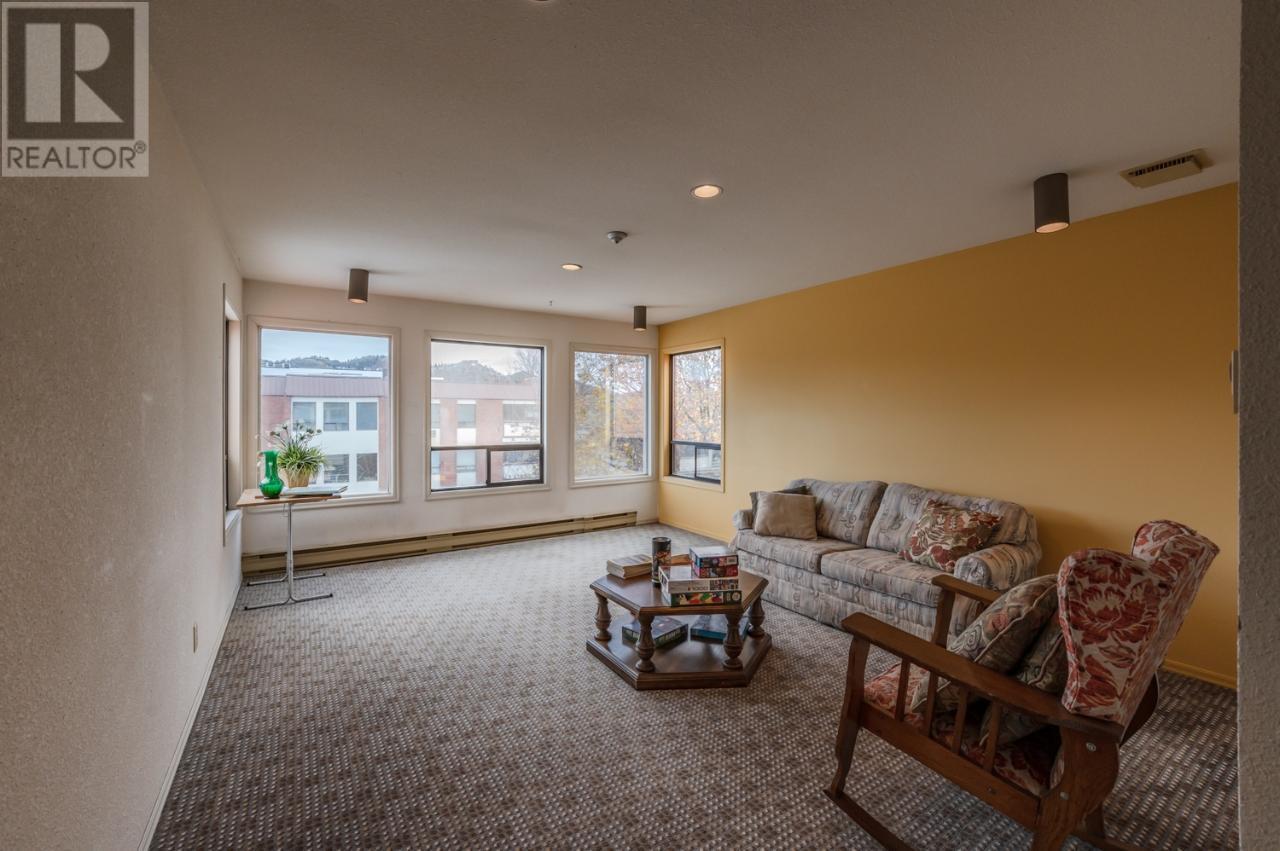 1490A GORDON Drive Unit# 305, #305