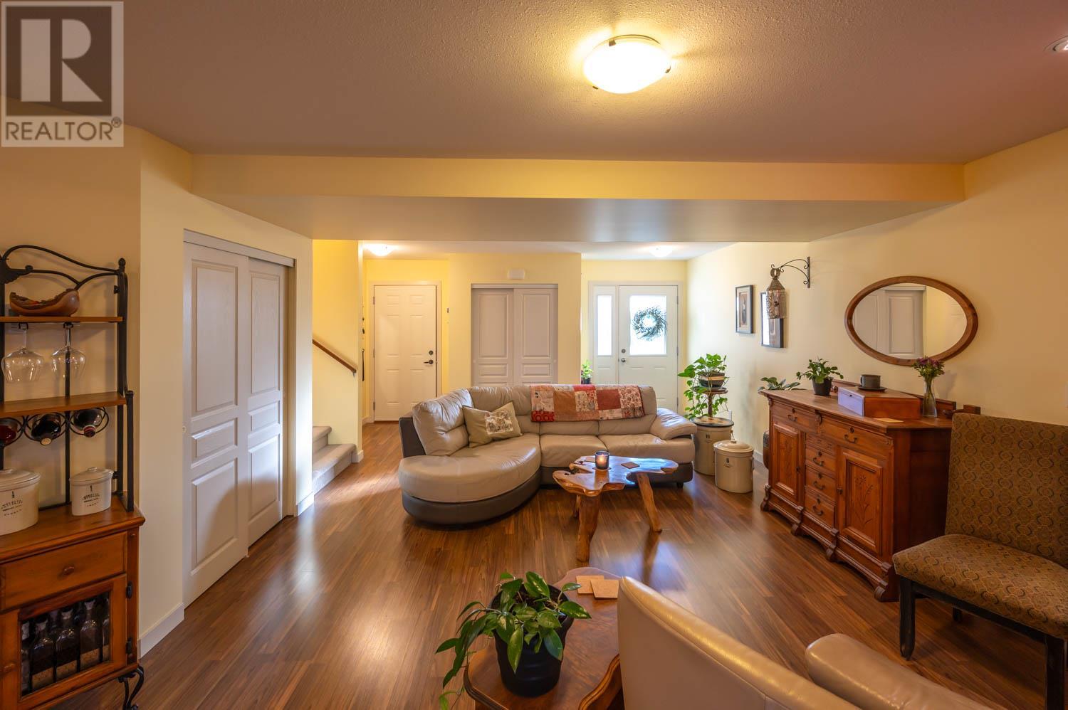 650 ELLIS Avenue Unit# 4, #4