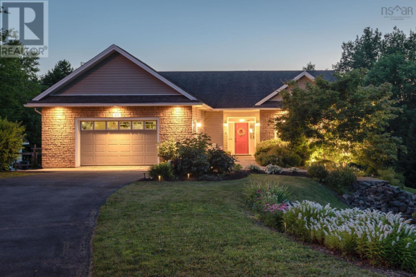 67 Pinnacle Court, Fall River