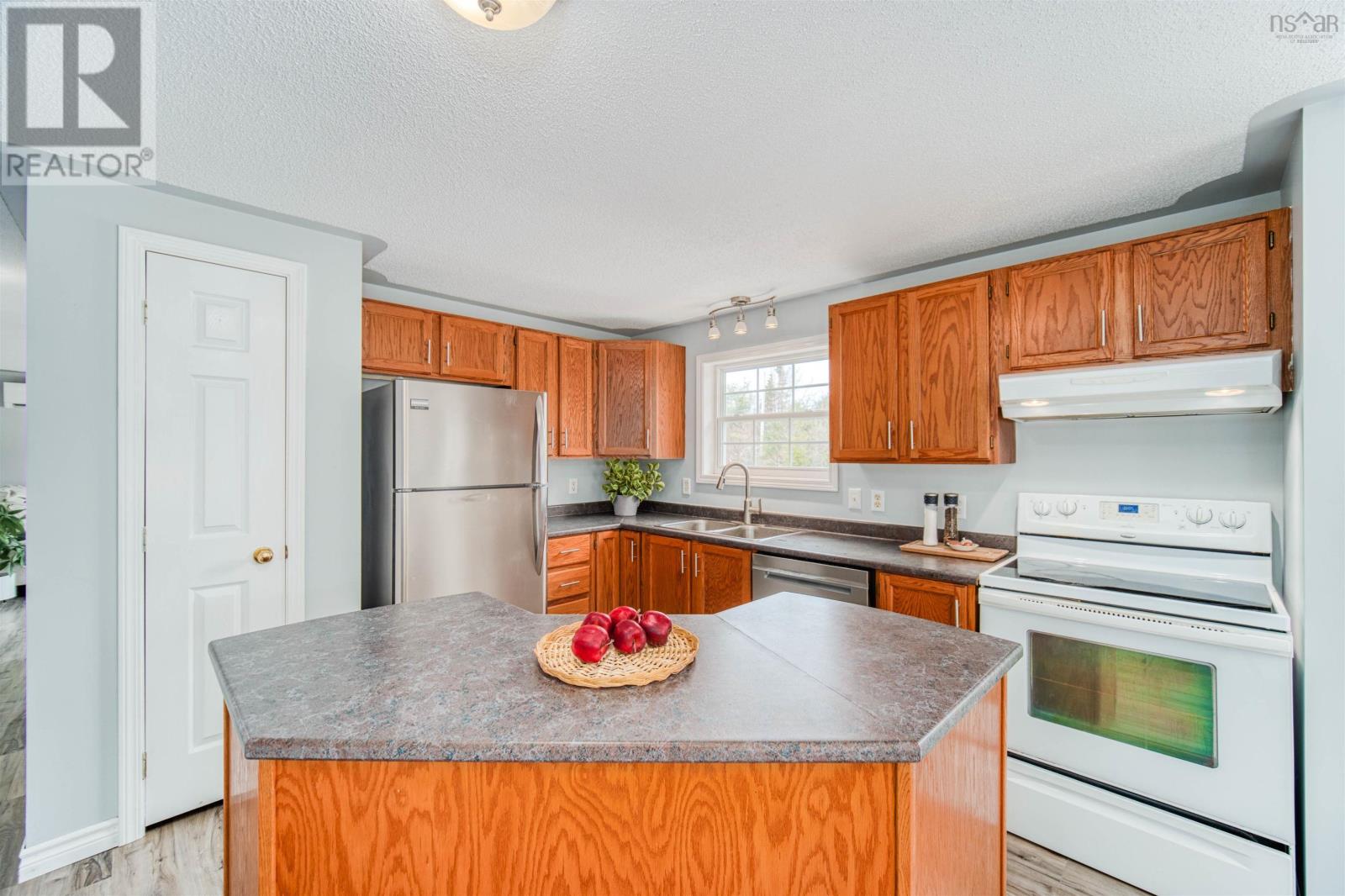 Listing 202304160 - Large Photo # 10