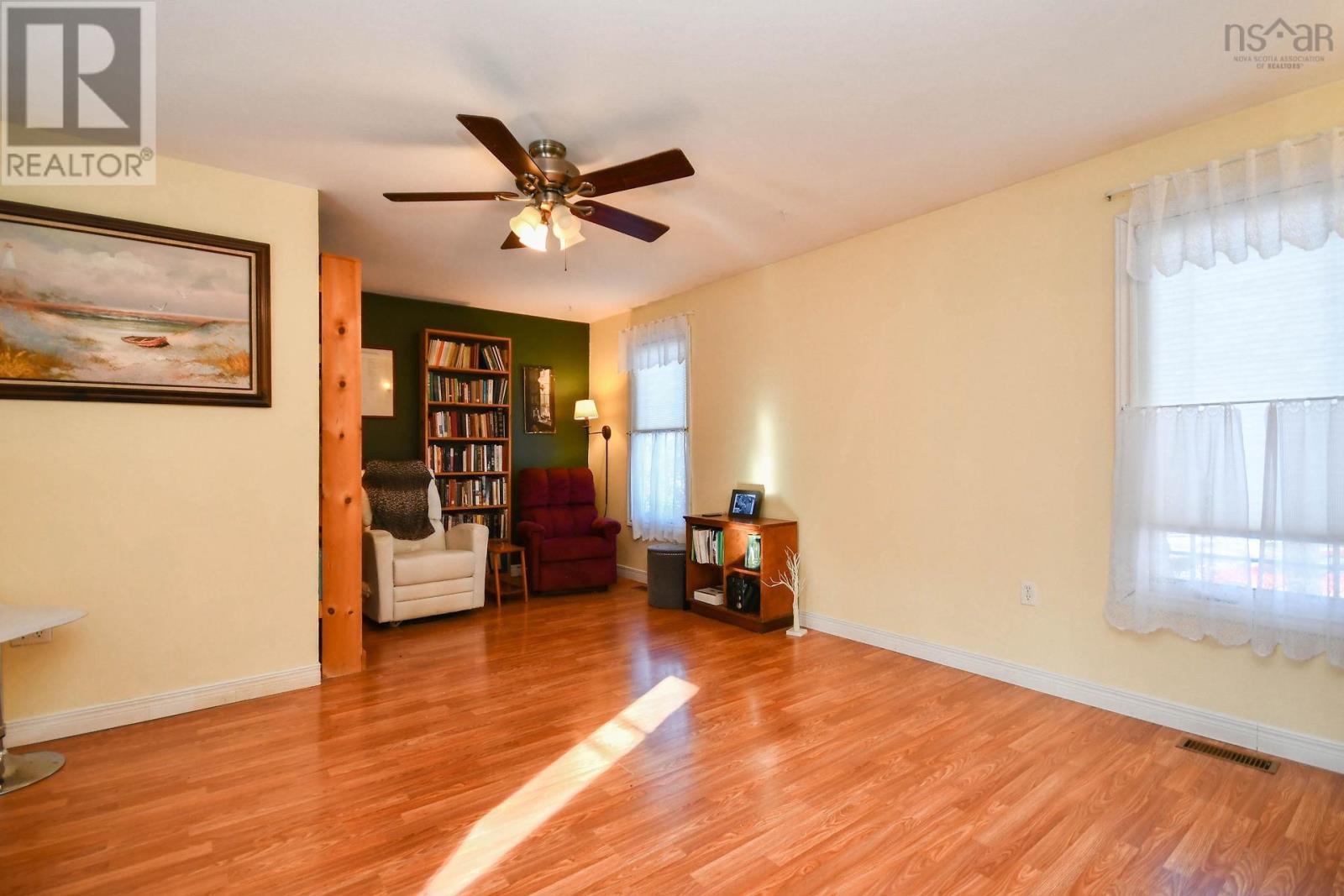 Listing 202304170 - Large Photo # 11